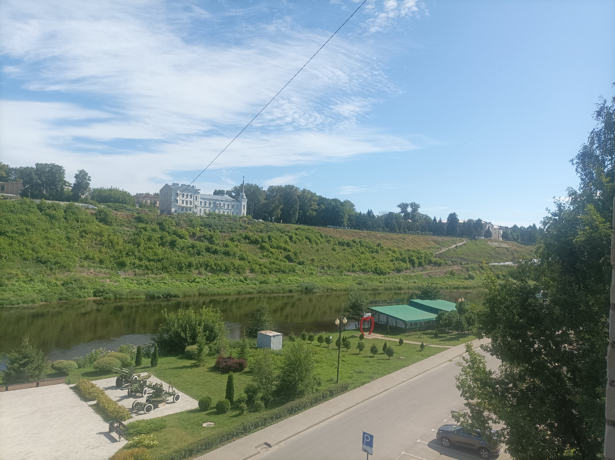 Здание на высоком берегу – бывший государственный банк