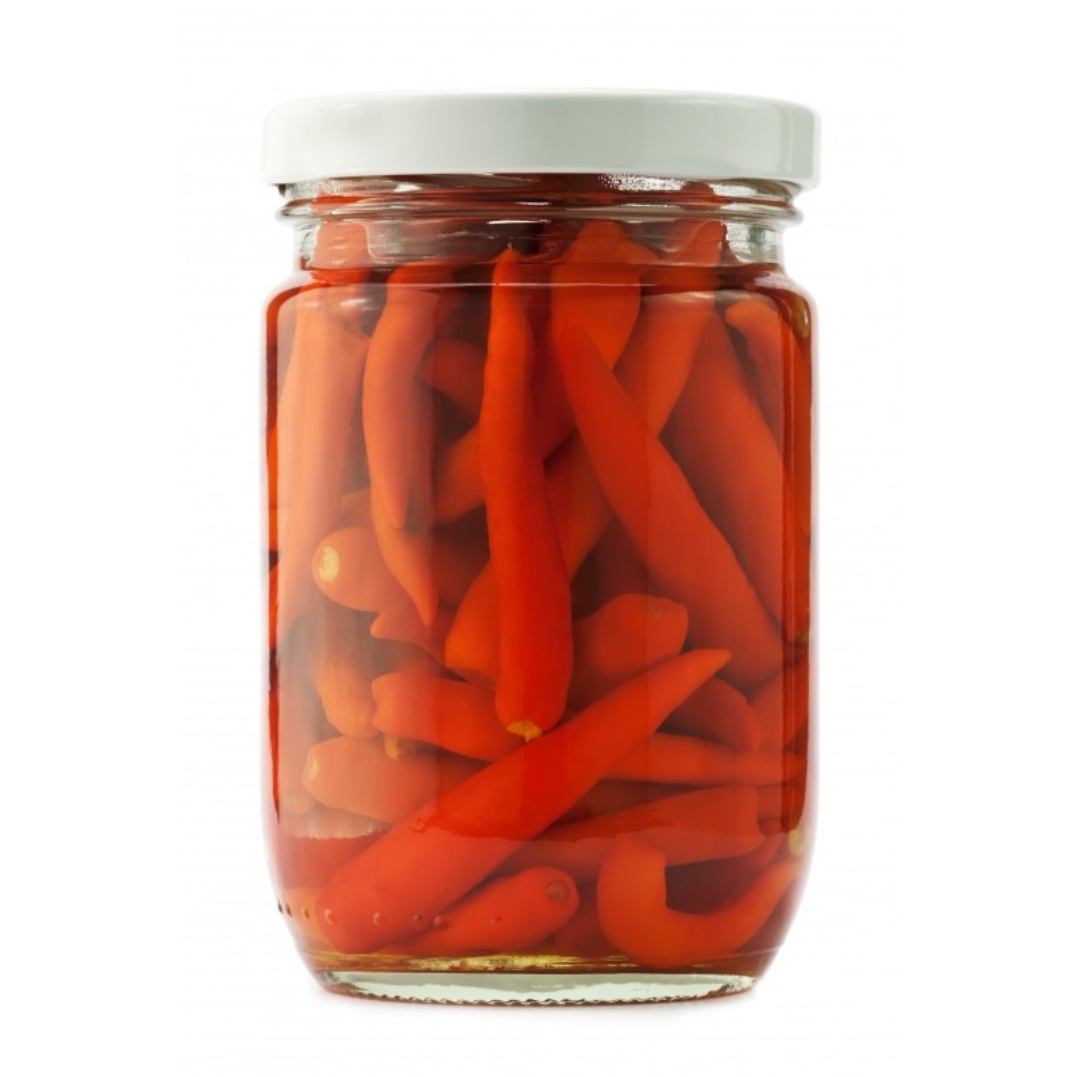 Перцы Peppadew (разновидность маринованного перца, продаваемого в банках) с их фруктовыми, терпкими, сладковатыми и пряными нотками во вкусе можно найти как в остром, так и в мягком варианте; в данном рецепте острый вариант предпочтительнее. Перед тем как нарезать, оботрите перец бумажными салфетками.