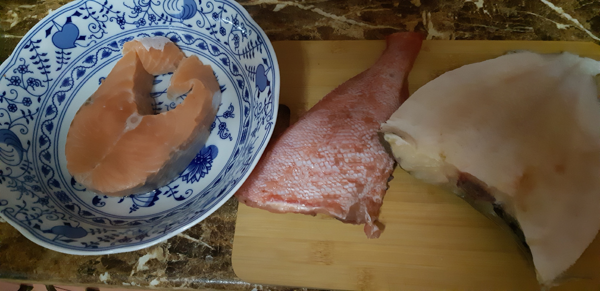 Для начинки я взяла семгу, морского окуня и камбалу