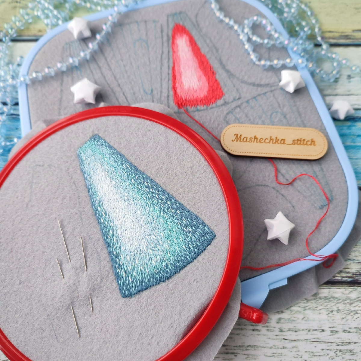 2 недели работы. Вышивка первых грибных ножек гладью