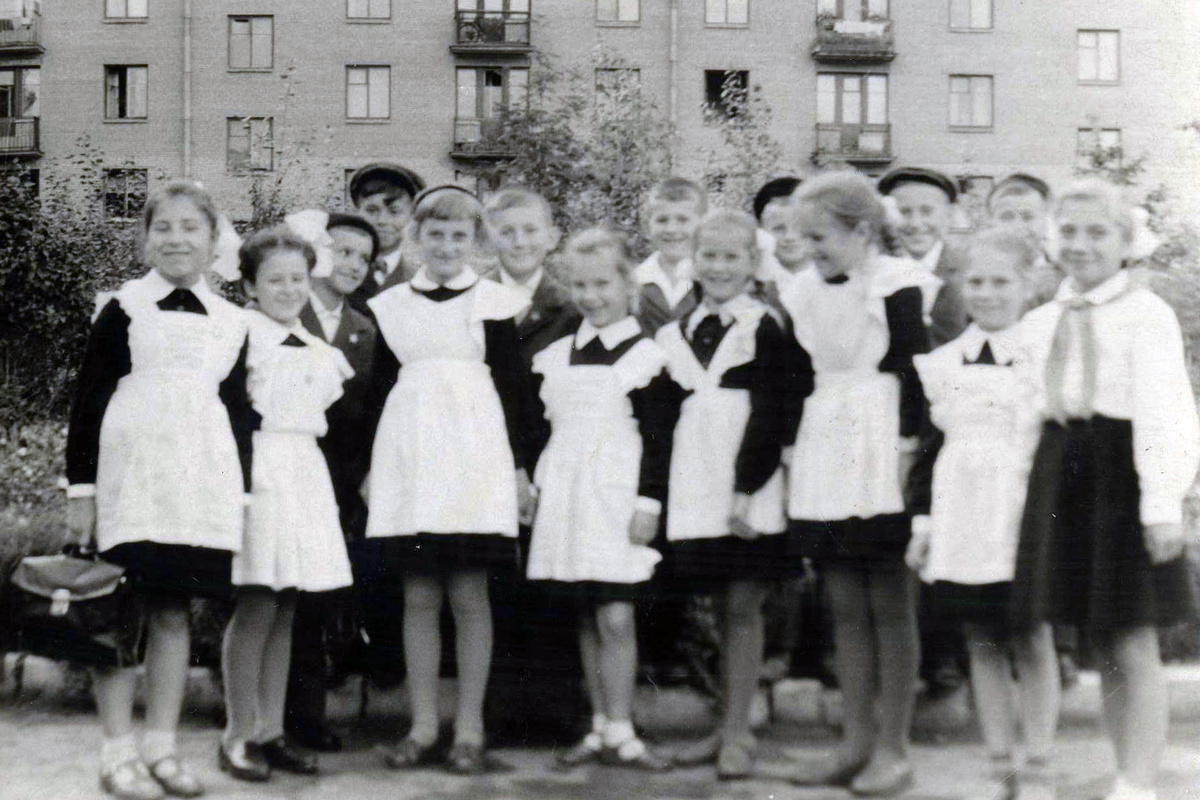 С фотографиями не мудрил, из школьных подобрал. 