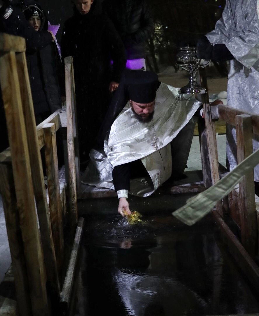 Купель на пруду