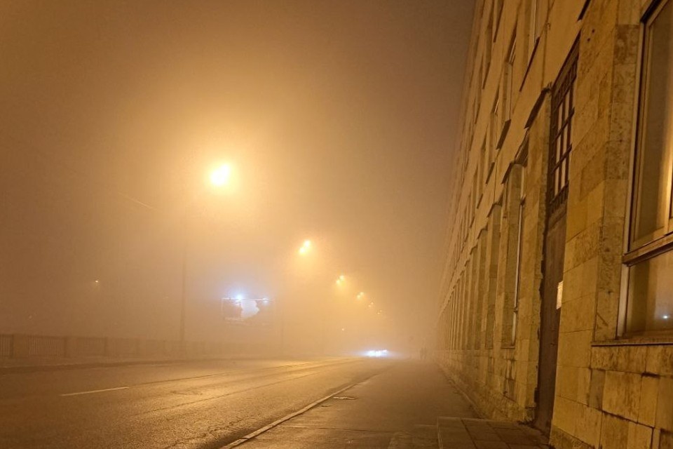    Ангар сгорел на Обводном канале, пожар перепугал местных жителей. Фото: СОЦСЕТИ