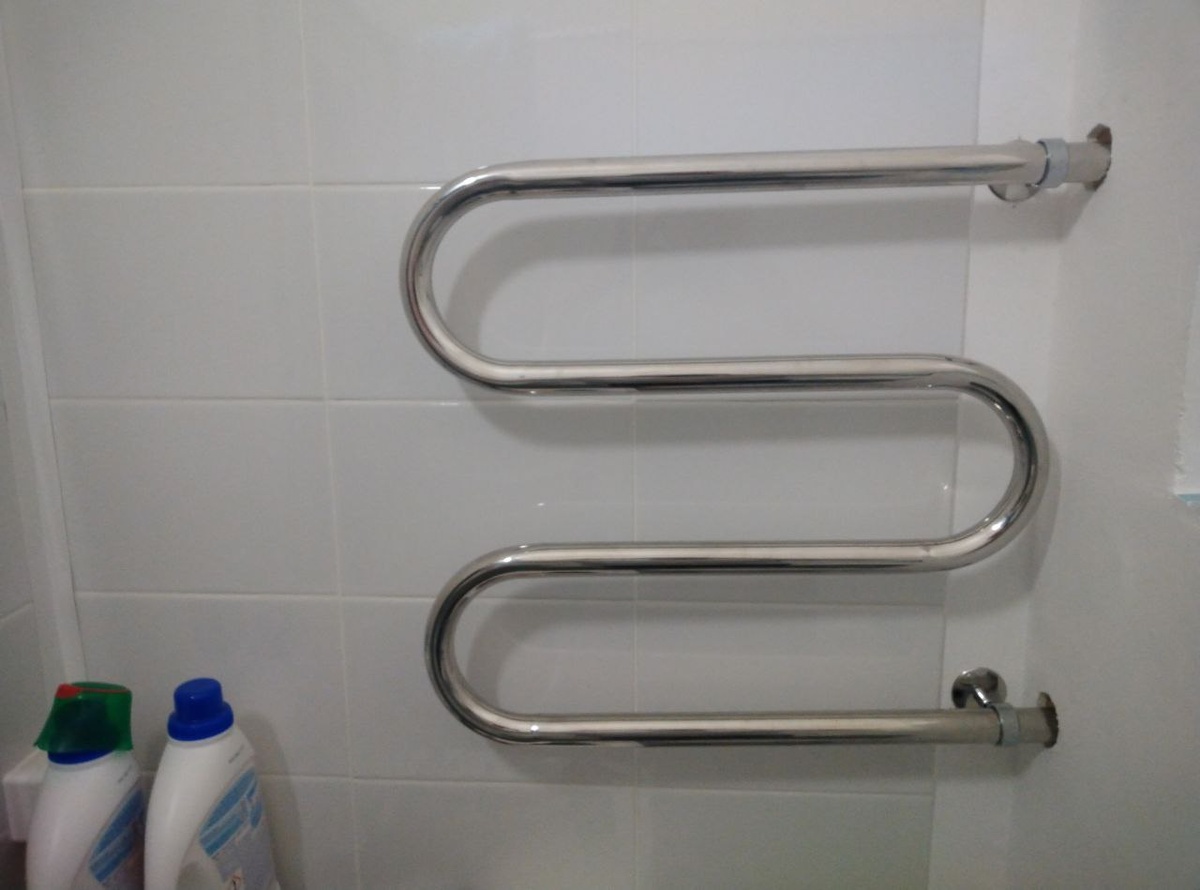 Декоративные розетки установили позже, фото нет, к сожалению.