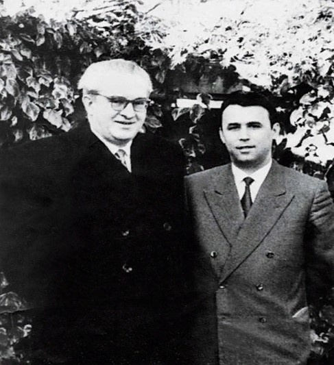 Юрий Андропов и Фёдор Бурлацкий. Фото из открытого доступа