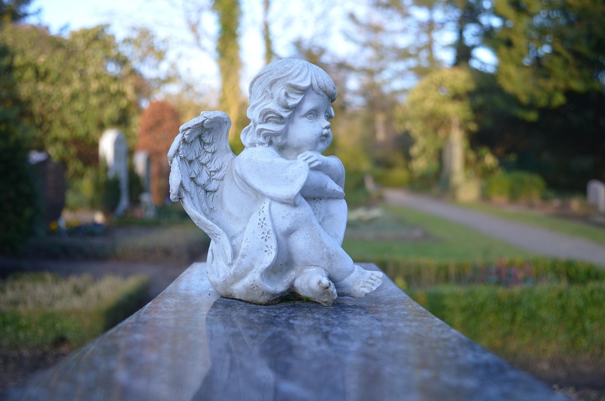 https://pixabay.com/photos/angel-graveyard-tombstone-statue-756972/