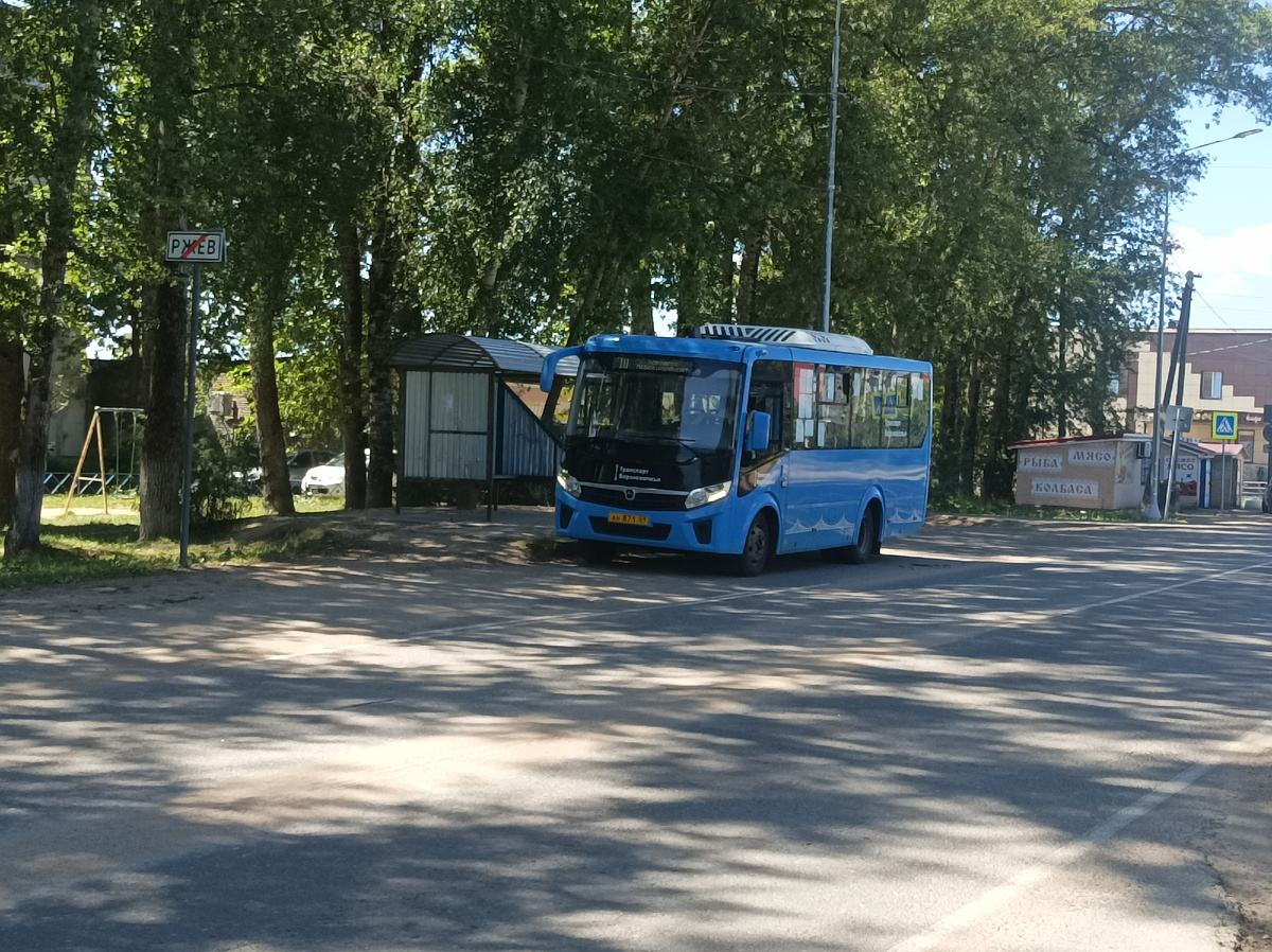 Автобус «Транспорт Верхневолжья» в деревне Хорошево.