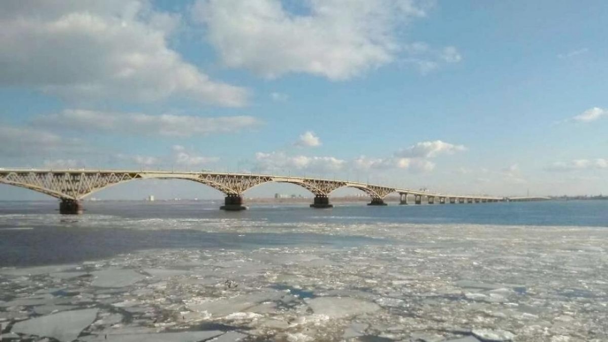    Саратовский рыбак выехал за карасями на тонкий лед на «Ниве»Новости Саратова и области – Сетевое издание «Репортер64»