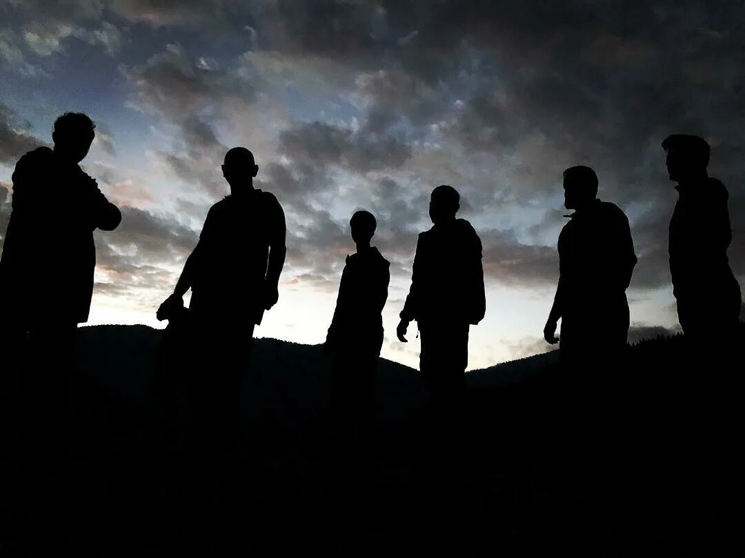 От темноты грешные души спасите.