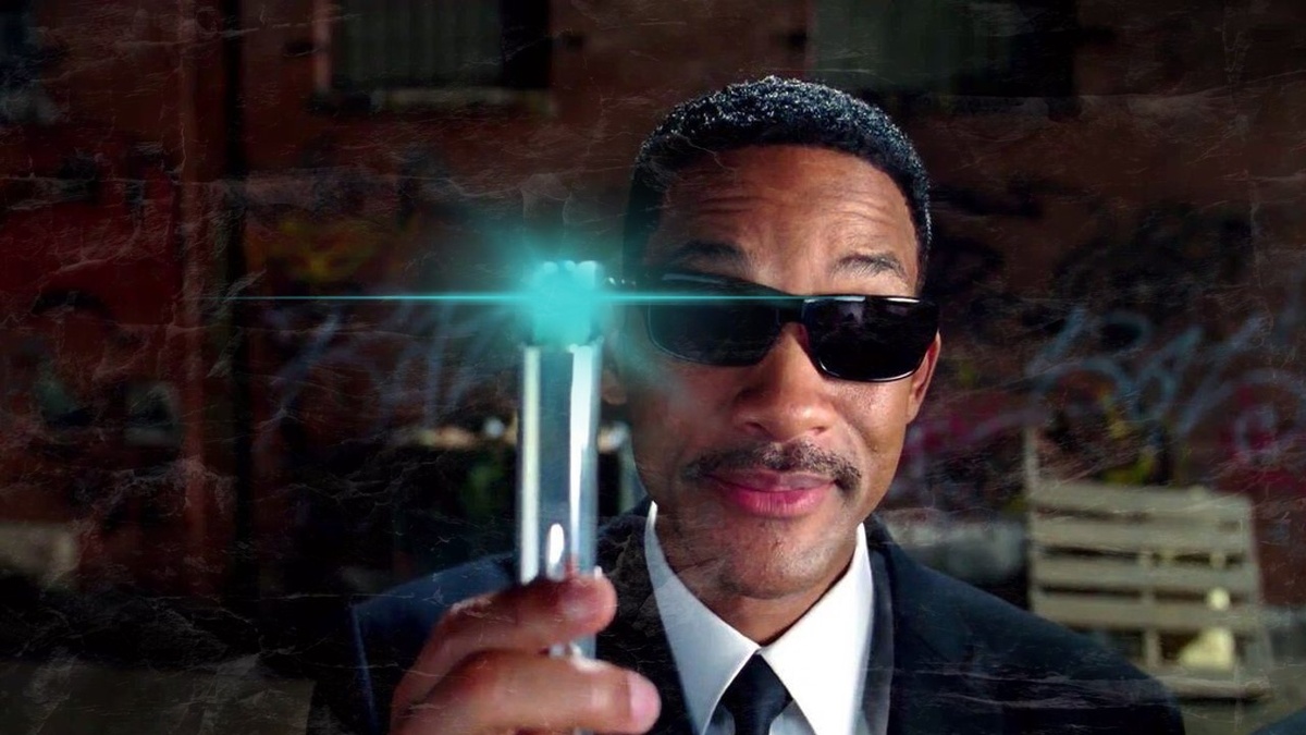 А что если, люди в черном всё-таки существуют. Или это секрет против человечества и от нас, что-то скрывают 