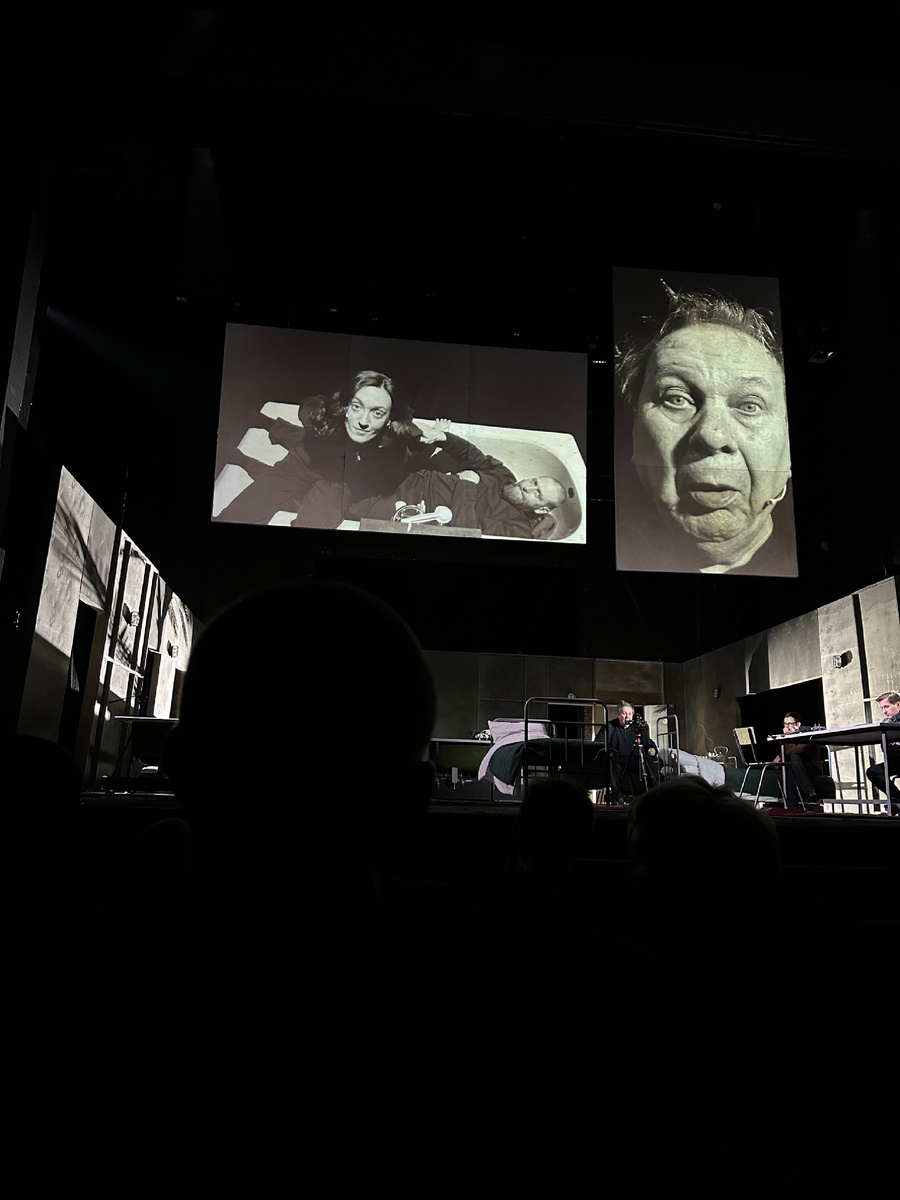 Начальник - старик и Молчун с девочкой Навой. Фото автора. 