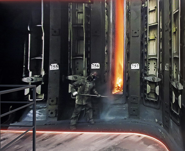  Кадр из мини-фильма о работе ММК, который демонстрируют в детском образовательном центре парка "Притяжение"