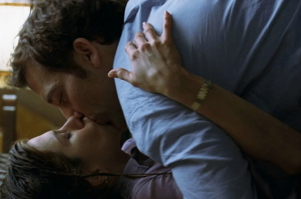 Кадр из фильма "Цена измены"