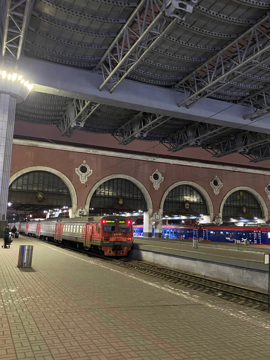 Уезжала я с Казанского вокзала.