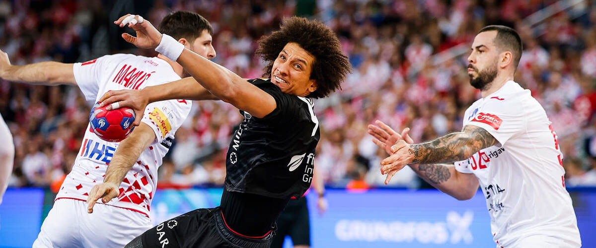    С мячом египтянин Али Зейн