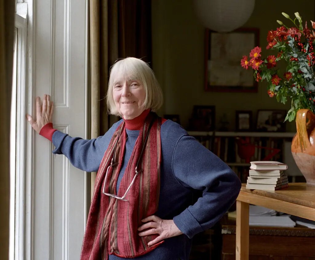 Ева Ибботсон, урождённая Ева Мария Шарлотта Мишель Виснер (21 января 1925 - 20 октября 2010).   Источник:  https://www.nytimes.com/2010/10/28/books/28ibbotson.html