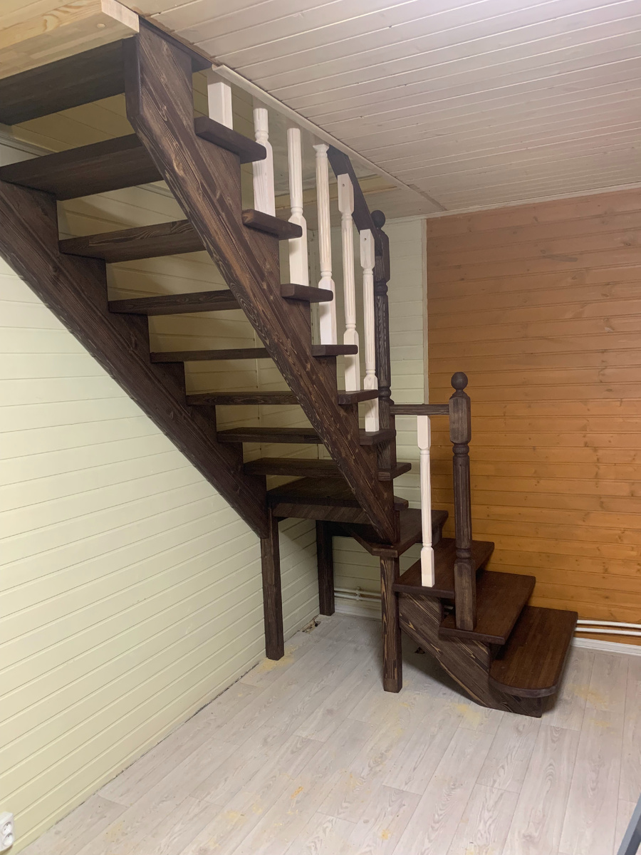Лестница из сосны. Г-образная. 