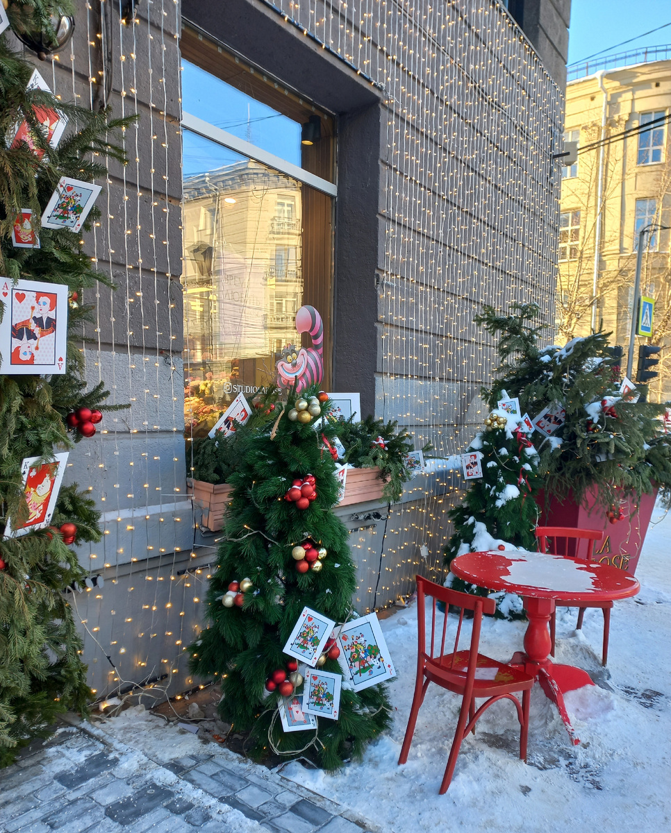 Город по новогоднему нарядный