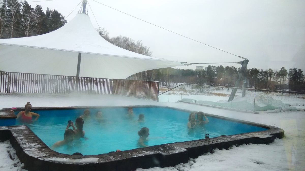 Выплывной бассейн Мира Терм, сейчас, вроде, его реконструировали и он стал чуть побольше