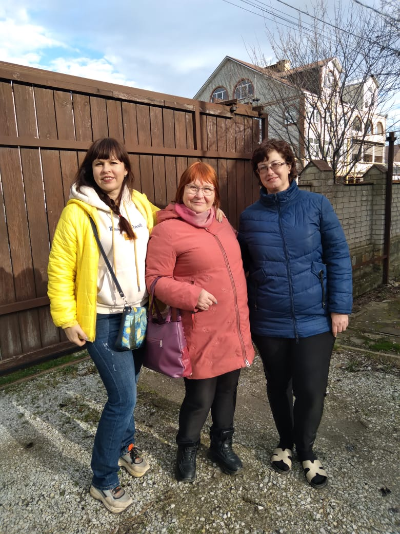 Таня и Ира, затарили нас продуктами  и уехали в Краснодар