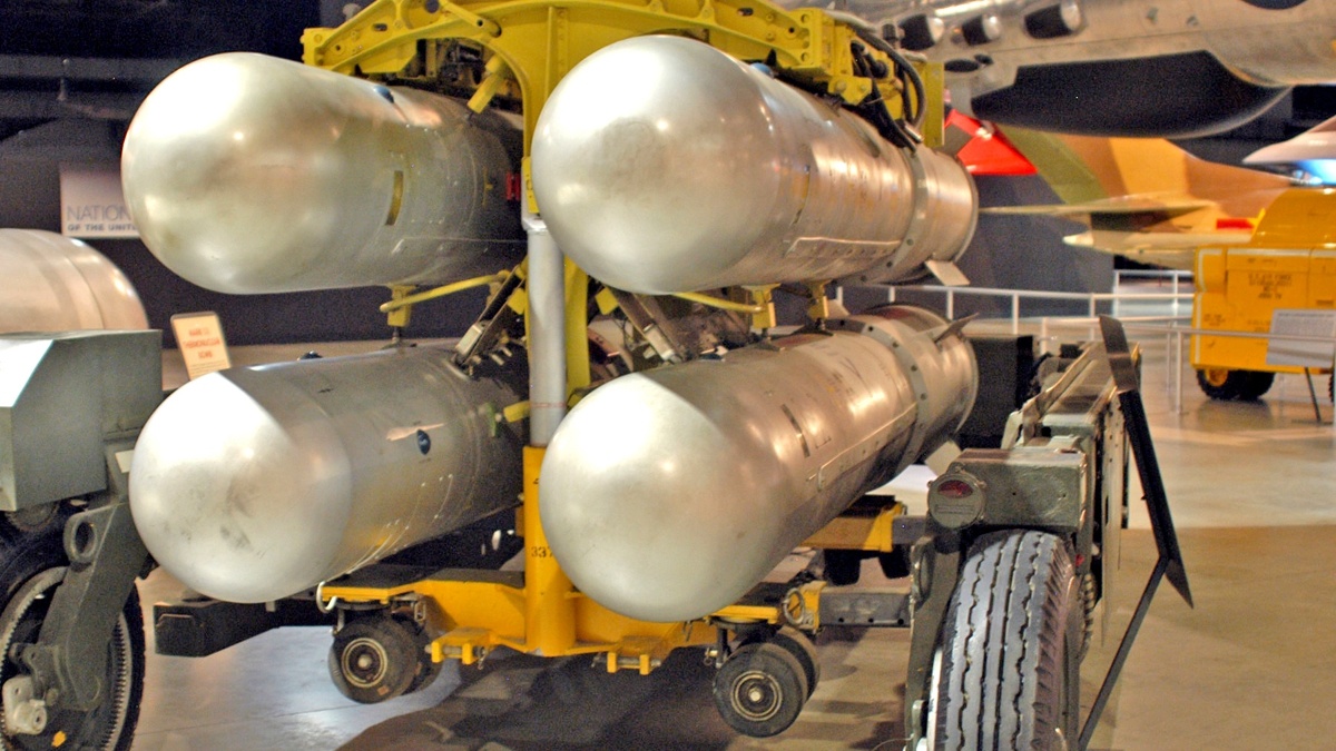 Комплект из четырёх термоядерных бомб B28