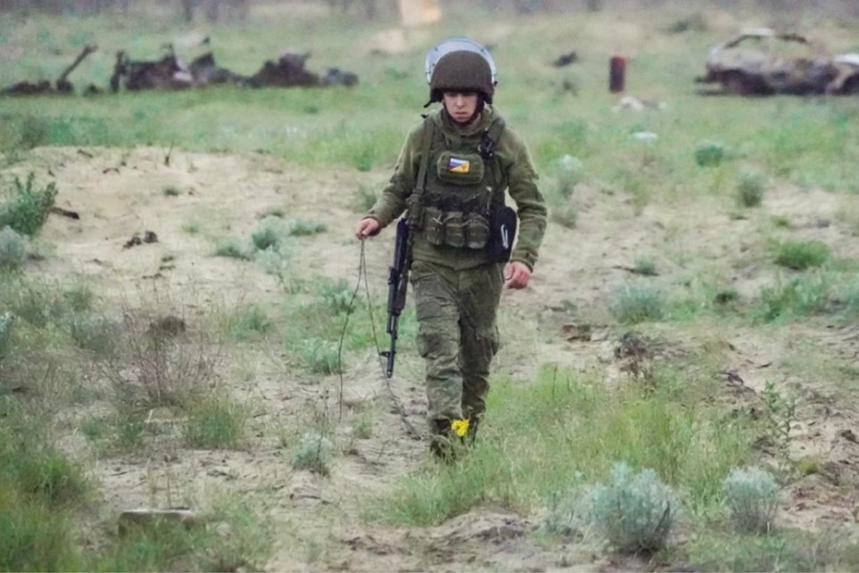    Сапер Отдельнов: ВСУ оставляют после себя заминированные «мяукающие» тумбочки. Фото: Андрей Рубцов/ТАСС