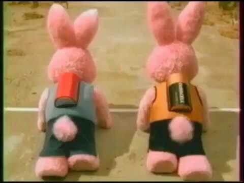 Почему вы все время куда-то бежите. Кадр из рекламы батареек Duracell. Источник: Яндекс. 