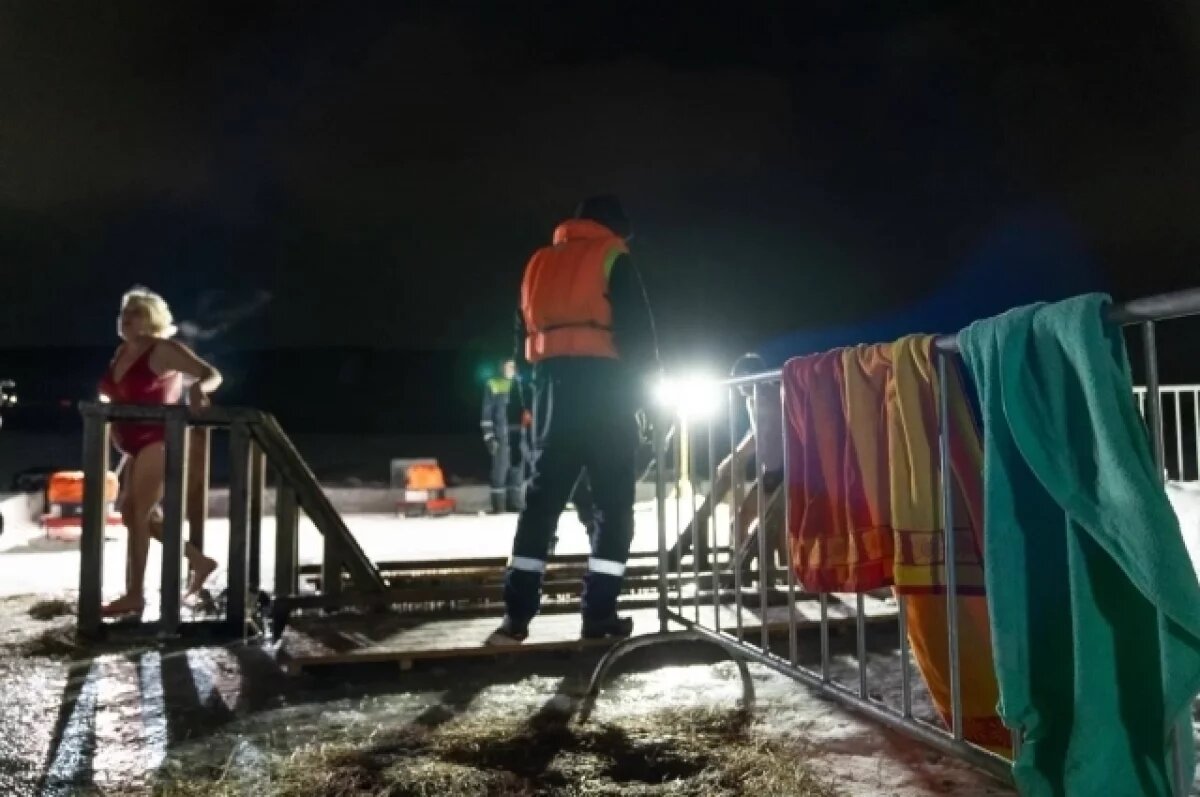    В крещенскую ночь в Кузбассе в купели окунулись более 44 тыс. верующих