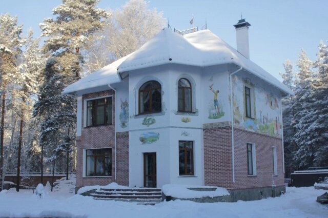    На территории вот такие сказочные пейзажи. Фото: Благотворительный центр "Радуга".