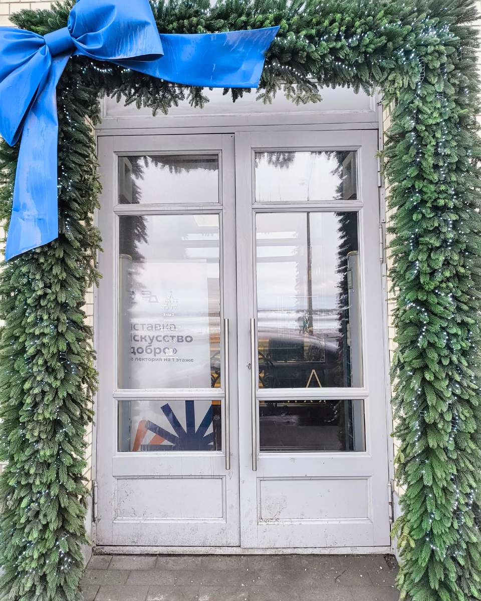 Вход на выставку "Искусство и добро". Адрес: г.Нижний Новгород, Нижневолжская наб., 1, Академия «Маяк».