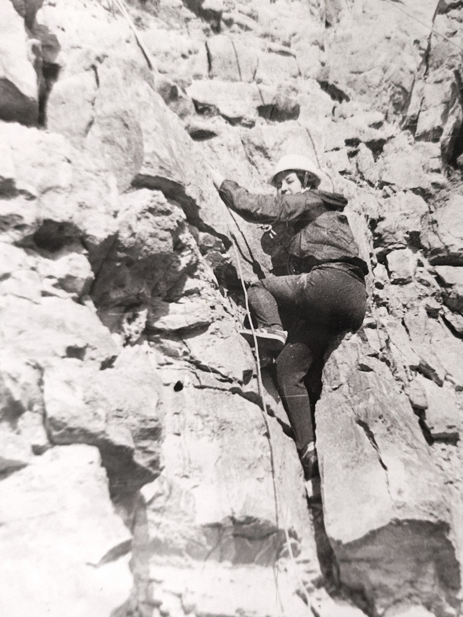 Прекрасно помню, как в этом месте я надолго зависла. Но таки смогла преодолеть себя и подняться до конца...