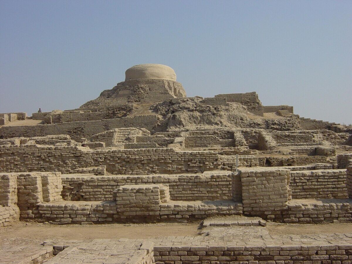 Руины в Мохенджо-ДароCC BY-SA 3.0 / Junhi Han / Archaeological Ruins at Moenjodaro (Pakistan)