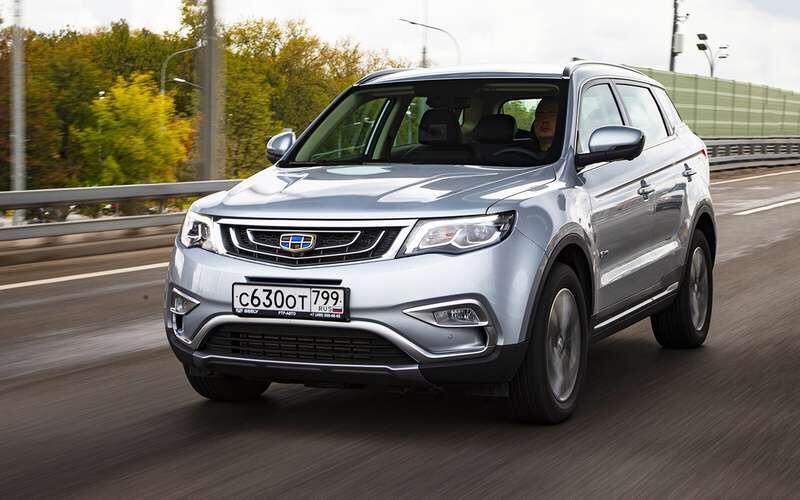    Geely Atlas – компактный кроссовер с передним или полным приводом, клиренс достигает 190 мм (замеры завода), но замеры «За рулем» показали 175 мм. Цена стартует с отметки 1,3 млн рублей за машины с большими пробегами.