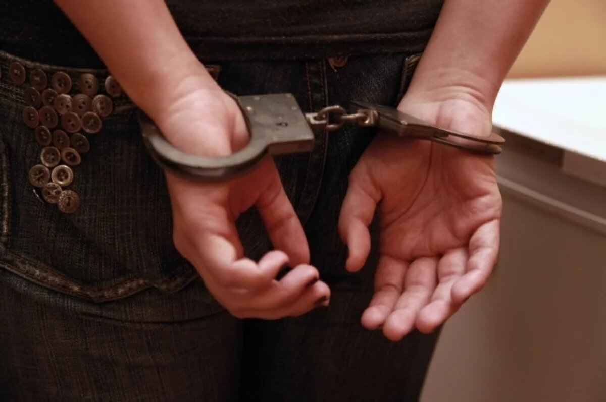    Хабаровчанка и пассажир с кроссовером попались полиции из-за нервов