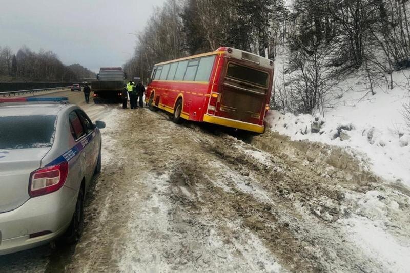    Фото: telegram-канал ГАИ Екатеринбурга. В салоне находились 25 человек