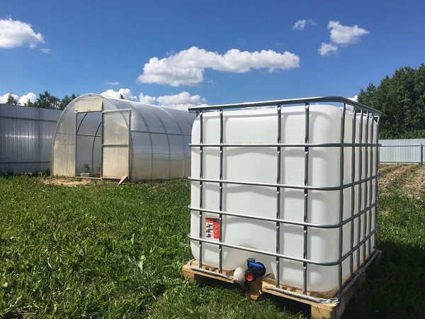 Еврокуб в сельском хозяйстве (для хранения воды)