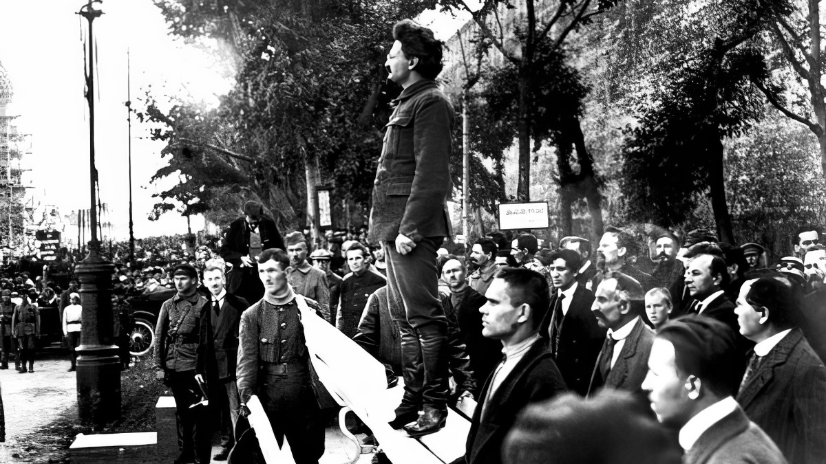 Выступление Л. Троцкого на митинге, 20-е годы