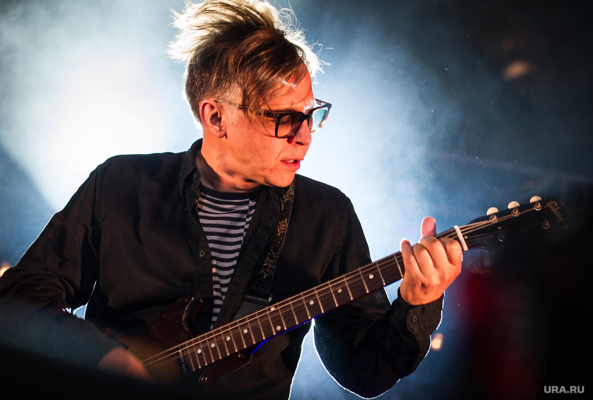 Фронтмент группы Илья Лагутенко собрался в гастроли, чтобы компенсировать цену на сгоревший в Лос-Анджелесе дом. Фото: Владимир Жабриков © URA.RU