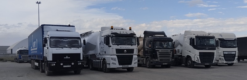 За проезд грузовиков массой более 12 тонн по федеральным трассам нужно платить.