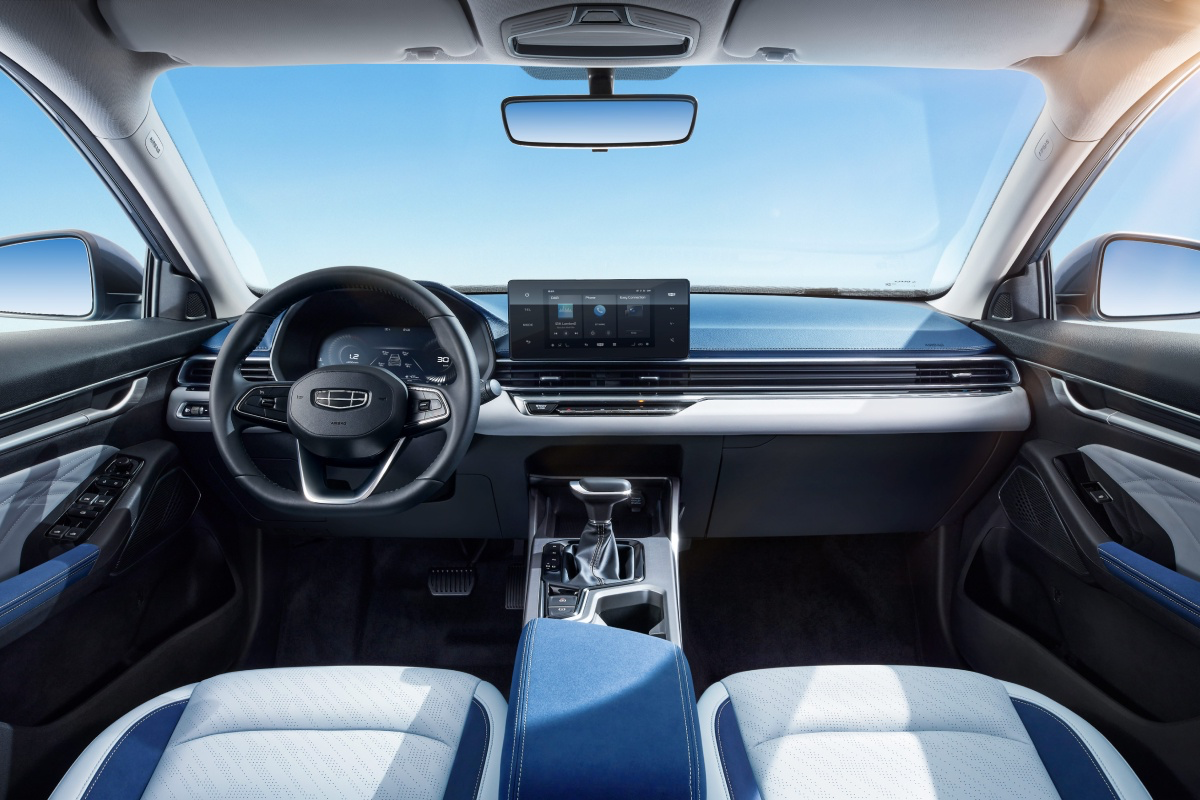 Салон Geely Emgrand 2025