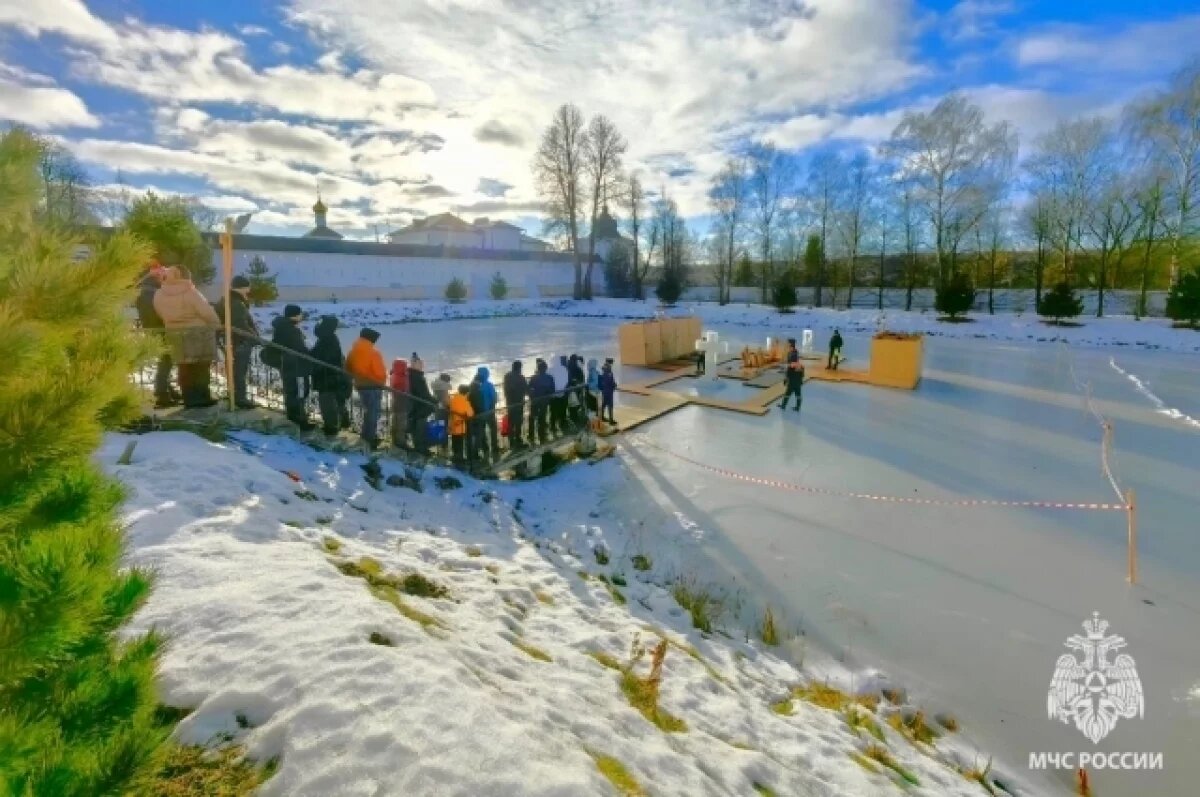    В Ярославле на крещенских купаниях окунулись в прорубь 5 тысяч человек