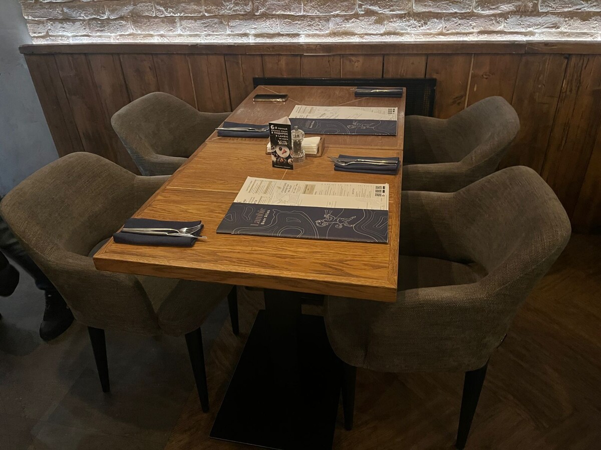 приятные столики