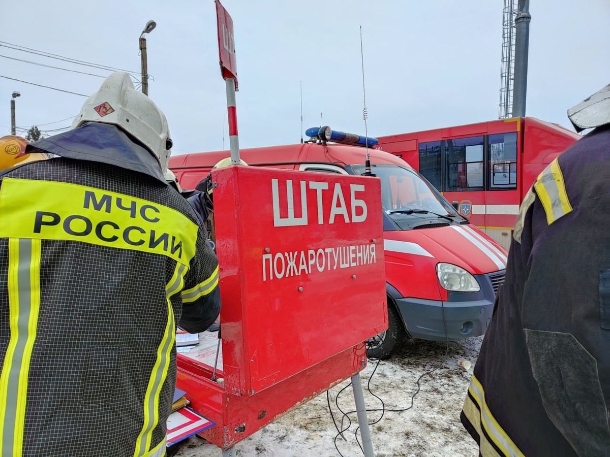    Продолжается тушение пожара на нефтебазе в Лискинском районе взято из телеграм-канала Александра Гусева