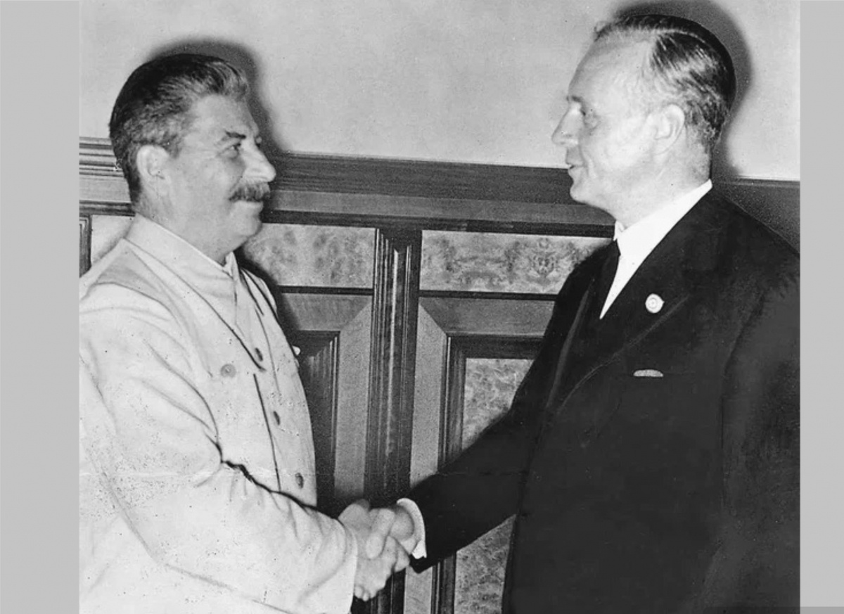    Сталин и Риббентроп