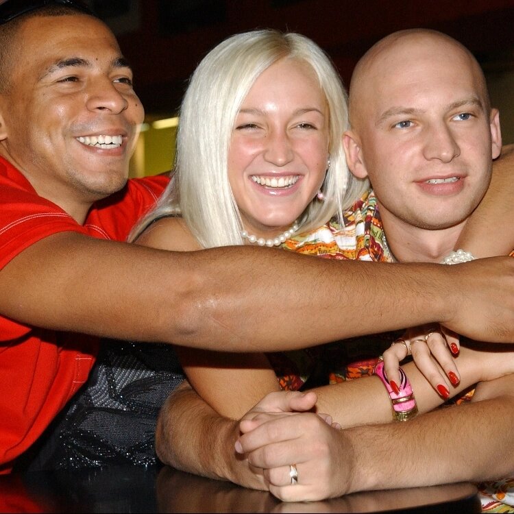 Участники телешоу «Дом-2» Сэм Селезнев, Ольга Бузова и Рома Третьяков (слева направо) 2006 год📷
