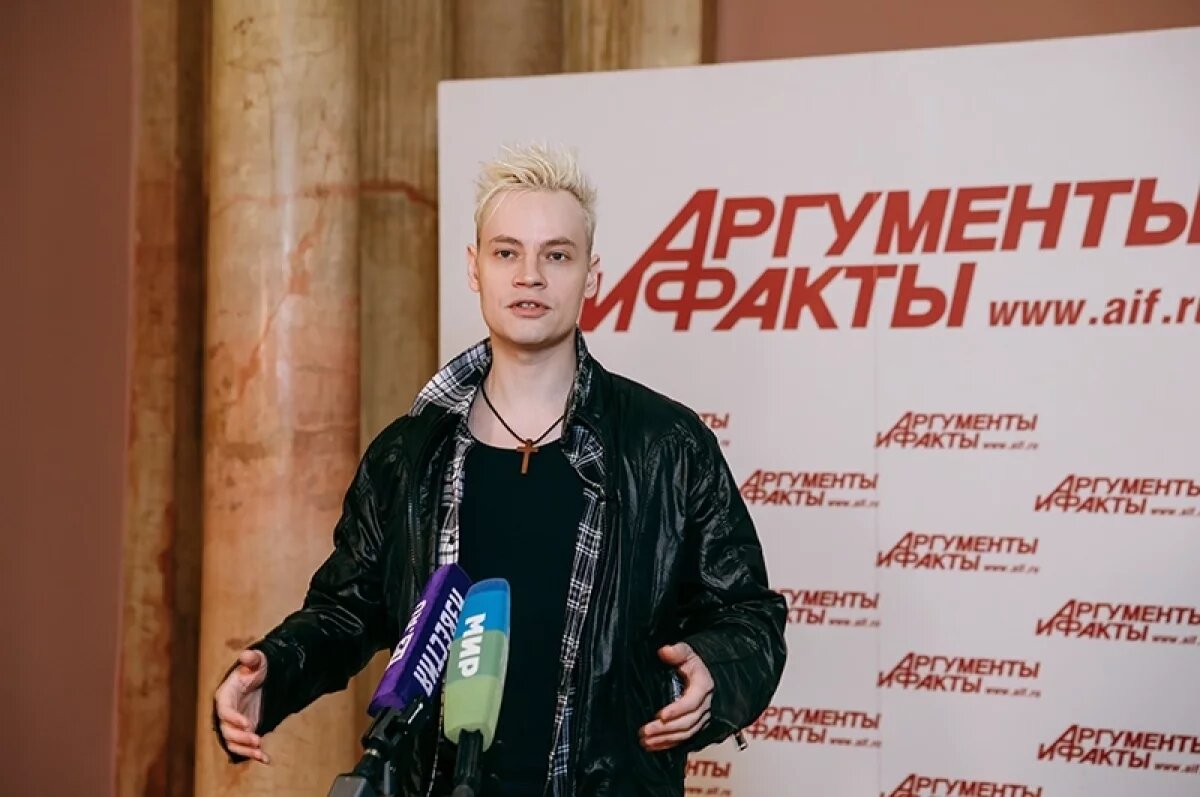    В Волгограде певец SHAMAN на концерте кидал футболки в толпу поклонников