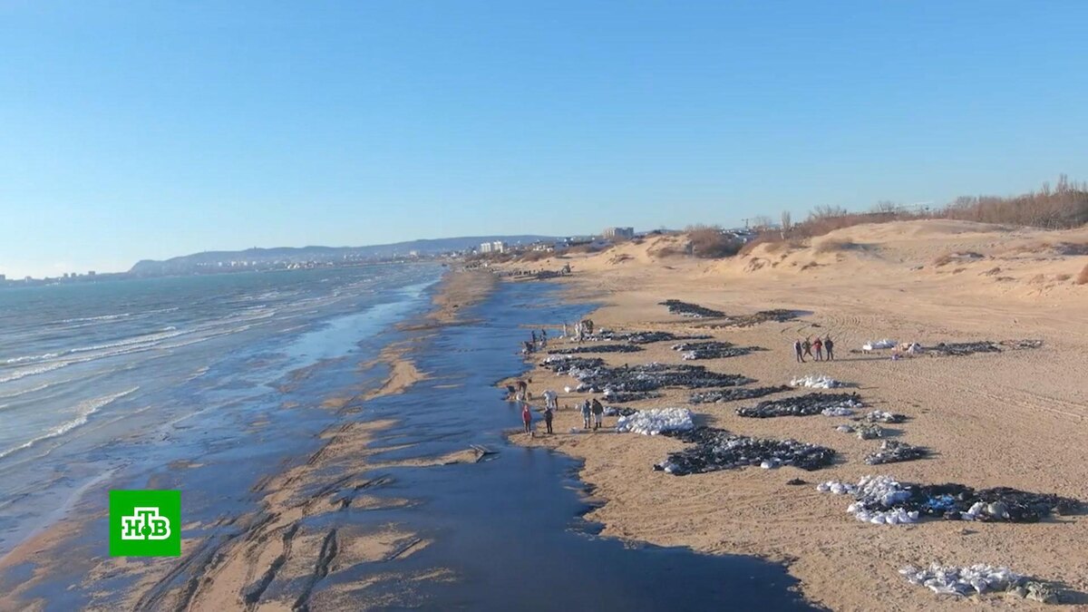    В Керченском проливе из танкера    «Волгонефть-239»    начали откачивать мазут