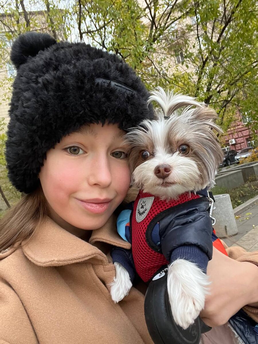 Лиза и ее пушистый друг Черри. Фото для настроения. Источник: соц.сети фигуристкия