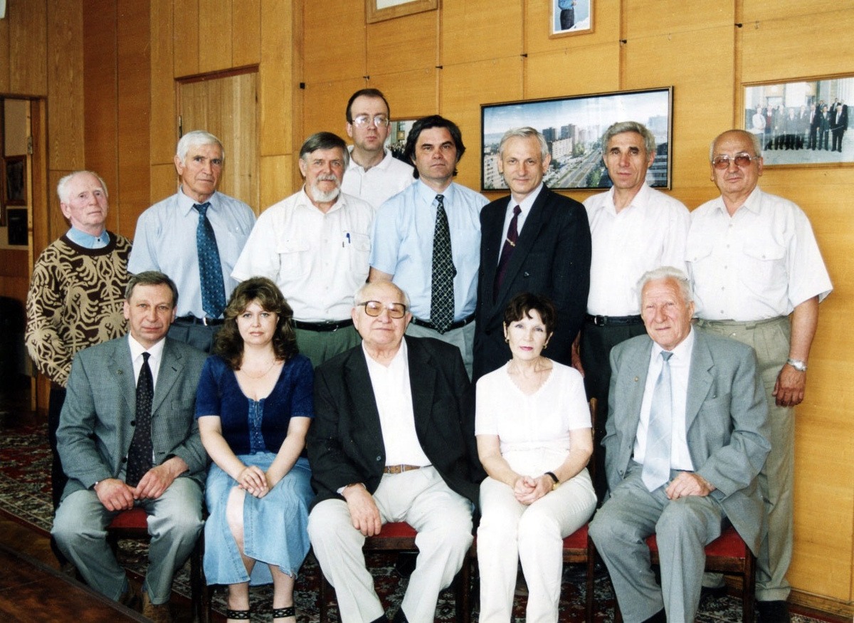 Коллектив кафедры летательных аппаратов, созданной в 1980 году. В первом ряду третий слева – Дмитрий Ильич Козлов, первый руководитель кафедры