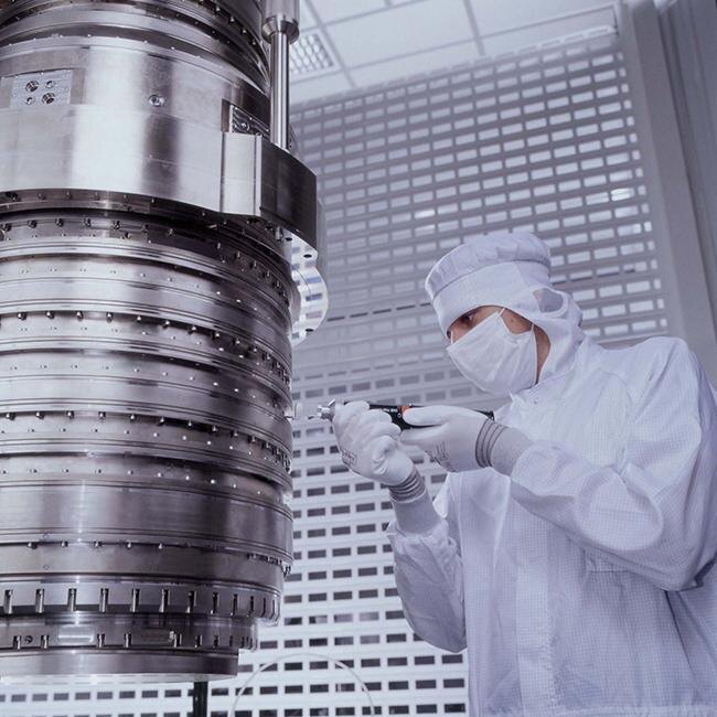 Проекционная оптическая система Carl Zeiss иммерсионного DUV фотолитографа. Изображение: ZEISS